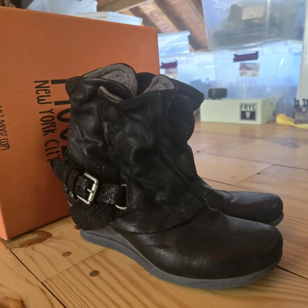 Black Women's Booties MIZ MOOZ - Picture 2 of 10